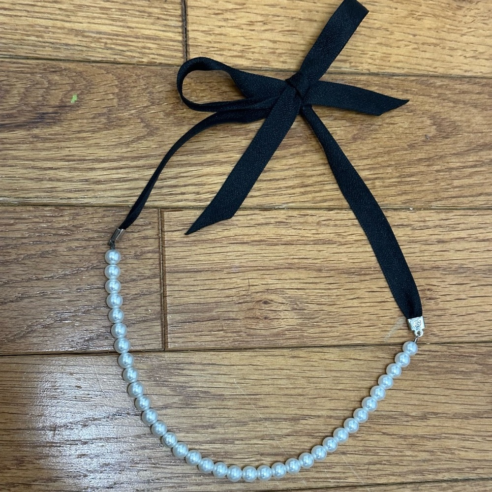 Elegant Faux Designer Pearl Necklace with Black Ribbon Ribbon - Picture 5 of 5